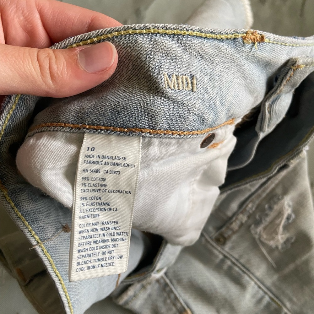 AE Shorts - Picture 2 of 3